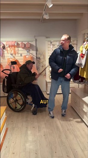 Jordy moest even z'n agressie kwijt 😂 💥🤺#billenkoek #genietvandekleinedingen #mijngehandicaptebroer