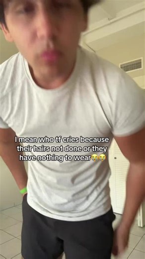 leo🌠 (@snleoc)’s video of Crying Because Of Hair