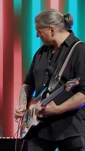 “Te voglio troppo bene” Live studio - questo ed altri brani, rivisitati nello spettacolo “Semplicemente Andrè” che debutterà al Teatro Augusteo dal 21 Novembre. Link biglietti in bio. ❤️ | Andrea Sannino