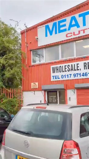 FREEBIES, BARGAINS AND MUCH MORE 🥳 Come on down to our warehouse today and shop top quality meat at stupidly low prices! FREE LAMB SHOULDER when you spend £20 or more today at Unit 1b Bonville Road, BS4 5QU BBQ packs also available 😋 Have a great day & we look forward to welcoming you to our shop. Thanks The BMM Team! PS Steve is at Keynsham Rugby club 👍 #brislington #bristol #butchers | Bristol Meat Machine