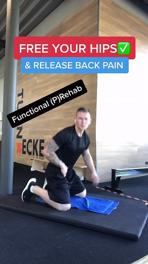 Free your hips 🙌🏼 ➡️3 set, 8-10 reps each 🙌🏼 #functionalprehab #lowbackpain #painrelief #movementismedicine #hipopener