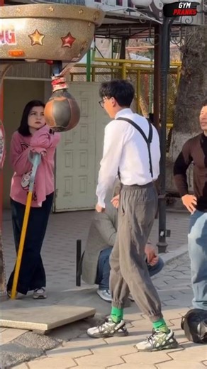 girl shocked 😳wait for end 😂 #gympranks