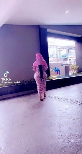 أجمل واحلى هز طيز بنت خليجيه 😍مو طيز ضيم ❤️‍🔥