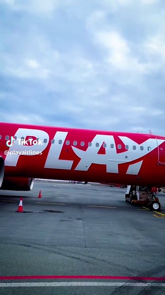PLAY airlines on TikTok