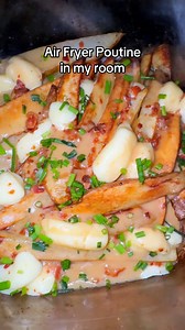 310K views · 3.6K reactions | Making Poutine in my room using the @ninjakitchen Crispi!肋襤 — This came out amazing, so cool watching it crisp up through the glass. Ingredients: Potatoes (or frozen fries) Bacon Salt & pepper Beef broth Flour Butter Flour Chives #ninjapartner #ninjacrispi #poutine #Foodie #comfortfood | Lazypotnoodle | Facebook