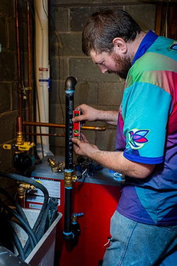 💨 Quick furnace tip: If it’s making strange noises, smells funny, or struggles to keep up — don’t ignore it! Early fixes save money and headaches later. #FurnaceCare #HVACtips #HummingbirdHVAC #syracuse #HomeComfort #syracuseny #hvacservice #upstateny | Hummingbird Heating, Cooling, Plumbing, & Electrical