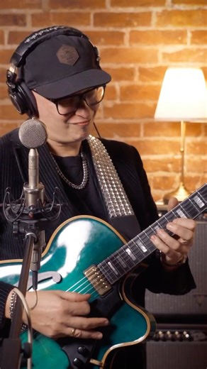 Acoustic vs. Electric Guitar // Bireli Lagrene & Torsten Goods // Guitar Jam