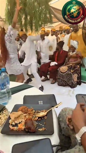 Bride & Groom’s Friends Shut Down the Dance Floor! 🎉✨