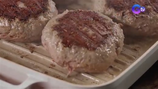 #FarmToTable #Highlights: Talaga namang nakakatakam! Kilala rin as a fast-food favorite, gawa ang dish na 'to sa burger patty na may sauce! 🍔 Take a look at Chef JR Royol's own version of Salisbury Steak! 🤤 Watch the full episode here: gmanetwork.com/FarmToTable | Farm To Table