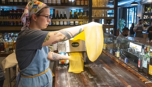 Houston chef wins, but Chicago delivers culinary showmanship in ‘Top Chef’ finale