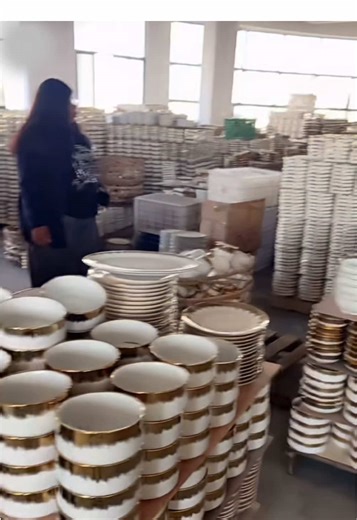 Whie gold ceramic tableware in stock Sell by ton #wholesale #porcelain #plate #tableware #stock
