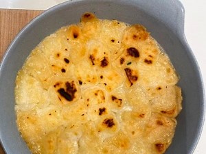Flaming Broiled Provolone with Parsley Toast