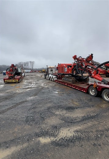 Catch me on the highway 💰 @Thebaddest_mofo_u_know #heavyhaul #kw #lowboy #rgnlife #wideload #rgn