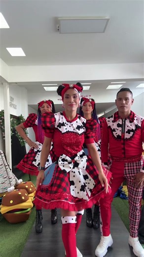 Niños cantando y bailando en un TikTok muy popular