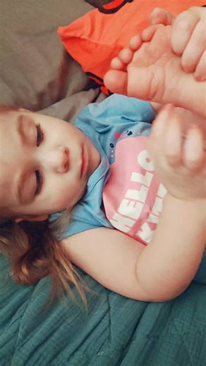 Rebeccabooooo (@rebeccaboooooo)’s videos with Little Life - Robert Gromotka