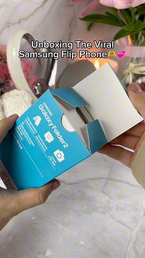 141K views · 2.6K reactions | Unboxing of Samsung Galaxy Folder 2 #flipphone #2000s #keitai #y2k | VintagePhones | Facebook