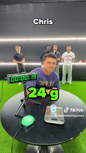 Unreal preformance 👏😂 | scanning random items at the gym