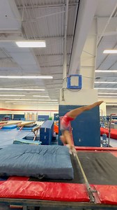 💥 Drills 4️⃣ Skills 💥 • Today Isabelle worked 3️⃣ different releases 🎉 🤔 Can YOU name all 3️⃣ releases she’s working on 🤔 ____________________________________________________________ 🔳 Grips @usglove ‼️USE CODE “ROBERTS5” TO SAVE‼️ 🔳 Gym @roswell_gymnastics_team 🔳 Bands @drybands 🔳 Leotard @gkelite #14yearoldgymnast #gymnast #ibelieve #dontbelievemekeepwatching #level10gymnast #newbeginnings | Gymnast Isabelle