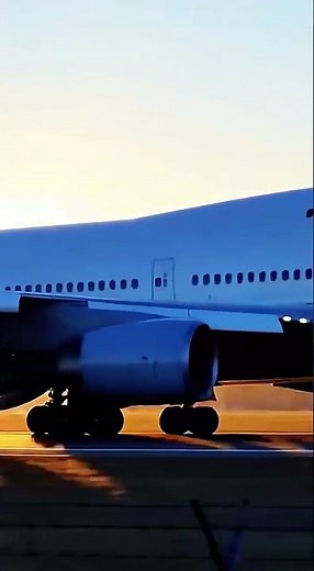 Boeing 747-400 as it accelerates down the runway #Aviation #Airplane #Aircraft #Airport