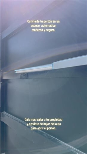 Automatización de portón con pistones #Merik200M. Disfruta de un acceso más seguro, cómodo y eficiente, con modo peatonal para entradas rápidas sin abrir todo el portón. Cotizaciones al: ⁨962 295 0867⁩📱 Ubícanos en: 📍 Av. Central Oriente entre 13 y 14 Oriente, 1472 B, Tuxtla Gutiérrez, Chiapas, México. #Automatización #PortonesAutomáticos #PortonEléctrico #Seguridad #SST #Comodidad MERIK | Sistemas de Seguridad y Tecnología