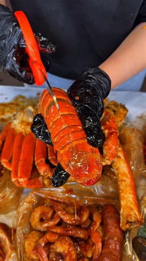 410K views · 381 reactions | Lobster, king crab, or snow crab—which one will it be? Each offers its own unique taste and experience. Pick your favorite and enjoy a seafood feast! 咽呂 #SeafoodChoice #LobsterOrCrab #DeliciousDilemma 13265 Harbor Blvd, Garden Grove CA 92843 RaisingClaw.com | Raisingclaw_seafoodshack | Facebook