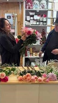 $450 Mix Bouquet 😍 tag who would love this bouquet ❤️ #bouquet #fyp #roses #flowers #florist