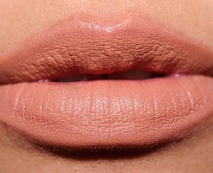 Mac Yash Lipstick Vs Honeylove