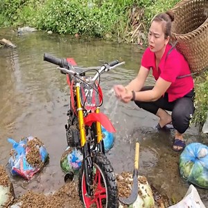 3.5M views · 71K reactions | The girl repaired and restored the mini motorbike was abandoned at the landfill | M68 | Facebook