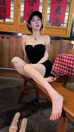 Elegant Asian Woman – Beautiful Legs & Feet