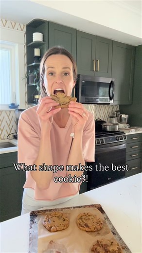 I can honestly say I was surprised….😱 Have you seen these videos too? The ones claiming that if you shape your cookies into different ‘oblong’ shapes they will bake up better? Well. I have seen them everywhere and I was genuinely curious if there was any truth to them. So today we did a little cookie experiment…if you will. I shaped 4 dough balls into 4 different shapes that I have seen used. 1. The scooped cookie but flattened 2. The scooped cookie 3. The egg shaped cookie 4. And the weird Eif