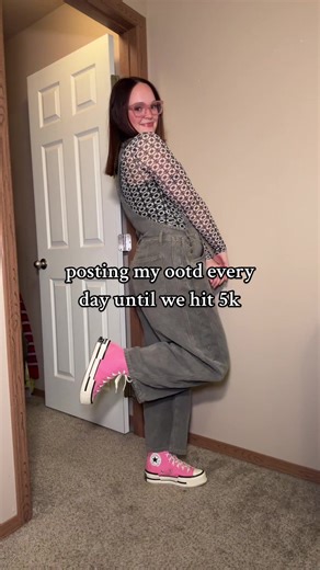 day 2 of dressing for joy until we hit 5K ✨🪩 today’s vibe = chill but still cute 🩷 #OutfitOfTheDay #DopamineDressing #DailyOutfits #PersonalStyle #TikTokFashion