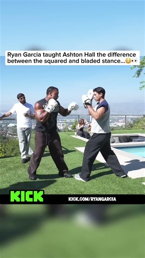 Ryan Garcia taught Ashton Hall the difference between the squared and bladed stance #ryangarcia