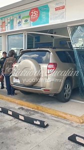 #MÉRIDA | 🚨 Aceleró de más y terminó dentro de una farmacia con todo y su camioneta. | Diario de Yucatán