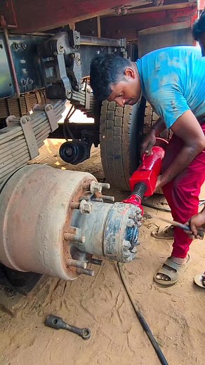 882K views · 45K reactions | An EMERGENCY TRUCK Repair & Wheel Balancing . . . . #auto #automotive #automechanic #mechanical #indiantruck #leafspringworking #wheelalignment #mechanicguru #santoshpattimistry | Mechanic Guru | Facebook