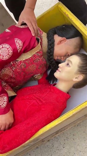 Packing box of wax figure, actual factory video, how much does it cost to customize a wax figure