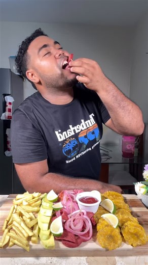 Oreldy_Almonte on Instagram: "Una Sabrosonga #picadera para mi AMADA ESPOSA gracias a mi gente de @distribuidorajonly Y mi hermosa tabla personalizada gracias a mi gente de @estudio37graficos @djcastillo_rd El Creador de mi nuevo y hermoso LOGO gracias mi bro 😎"