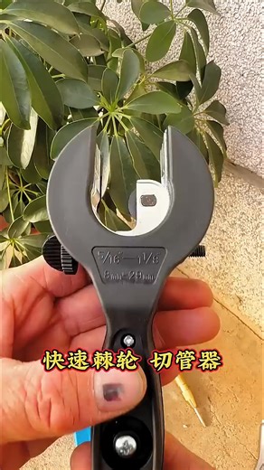 183K views · 617 reactions | The ratchet quick pipe cutter is finally invented ratchet pipe cutter high performance utility tools | Iskandar | Facebook