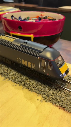 Hornby HM7000 fitted and valenta sound profile installed 👌🏻 @OfficialHornby 🎄 #class43 #hornby #sound #oogauge