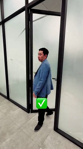 Steps are even and steady, with body weight smoothly shifting from one foot to the other. Before reaching the door, make a brief pause while maintaining balance and calm movement. Open the door gently, without unnecessary tension, and enter the space confidently and without rushing✅ Шаги ровные и устойчивые, вес тела плавно переносится с одной ноги на другую. Перед дверью сделай короткую паузу, сохраняя баланс и спокойствие движения. Дверь открывай мягко, без лишнего напряжения, входя в простран