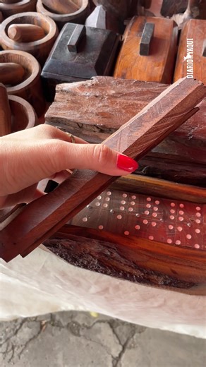 ✨🪵 Figuras de palo fierro como el danzante yaqui, cactus y el borrego cimarrón, son las que adornan la calle Miguel Alemán y Zaragoza. ¡Tienen una trayectoria de 37 años! | Diario del Yaqui Noticias