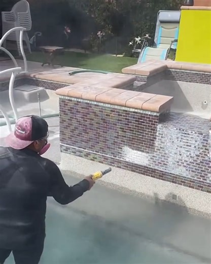 2.7M views · 2.9K reactions | This device uses dry ice to clean your pool 勞略 | UNILAD Tech | Facebook