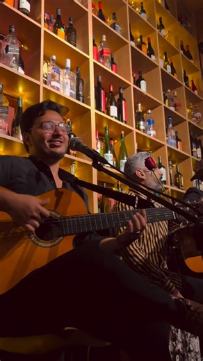 12K views · 90 reactions | Ce soir à La Paella ! Ambiance chaleureuse, paella fraîchement préparée et musique live pour vous faire voyager  Venez passer une belle soirée entre amis ou en famille — on s’occupe du reste !#restaurant #musically #music #musiclovers | Restaurant la paella | Facebook