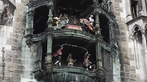 Glockenspiel, famous carillon of Munich. Statues rotate on the devices moved by the large clock. History, neo-Gothic palace, ancient art, the largest music box in the world. Stock Video