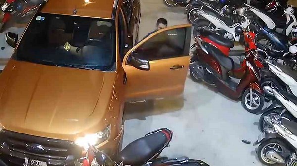 Laugh at the Chaos: Hilarious Moments of Complete Disaster and Perfectly Timed Fails