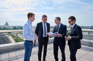 Синот на Мицкоски сам го платил патувањето во Вашингтон, Антикорупцска го затвори случајот