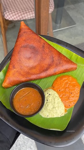 Devesh Sahani on Instagram: "Chilli Garlic Dosa 😵 . .. …. 📍Delhi . …. #reelitfeelit #reels #trendingreels #viralreels #reelkarofeelkaro #instagram #trending #explorepage"