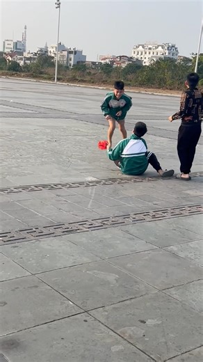 Thả diều hộp của các bạn nhỏ #kite #kiteo #layangan #patang #dieusao