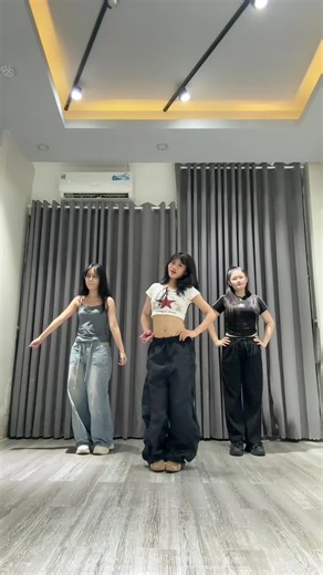 Trăng gối đầu lên mâyyyyy ây âyy ☁️☁️☁️ | Tiktok Trend tại #emmdancestudio #lopnhaytphcm #tiktokviral #tranggoidaulenmay #tiktokclass