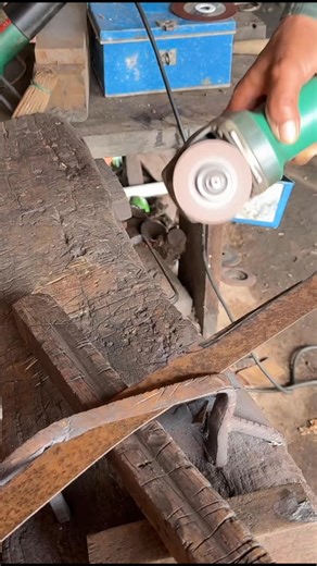 1.4M views · 10K reactions | Blacksmithing For Beginners-How To Make A 2in1 Blade From Band Saw Blade #Amazing #diyprojects #reels #DIY #AI #Blacksmith | METAL WORKS | Facebook