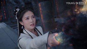 公主聚集所有神力对抗魔王，不料被对方一掌击飞！😲 Devil God smashed Fairy down by one punch though she controls all magic powers to fight him! #LuoYunxi #BaiLu #罗云熙 #羅雲熙 #白鹿 #TillTheEndOfTheMoon #长月烬明 #長月燼明 #YOUKU #优酷 | 优酷Youku